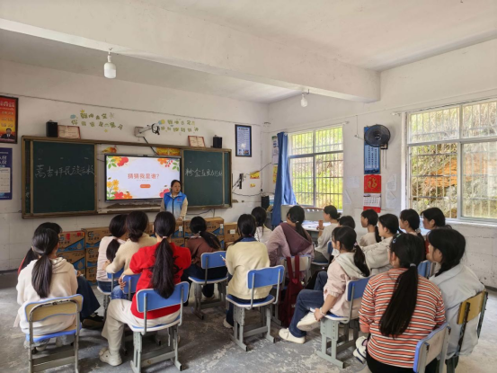 中方县蒿吉坪瑶族乡民政社工站开展“益起童行 心向阳光”心理团辅活动