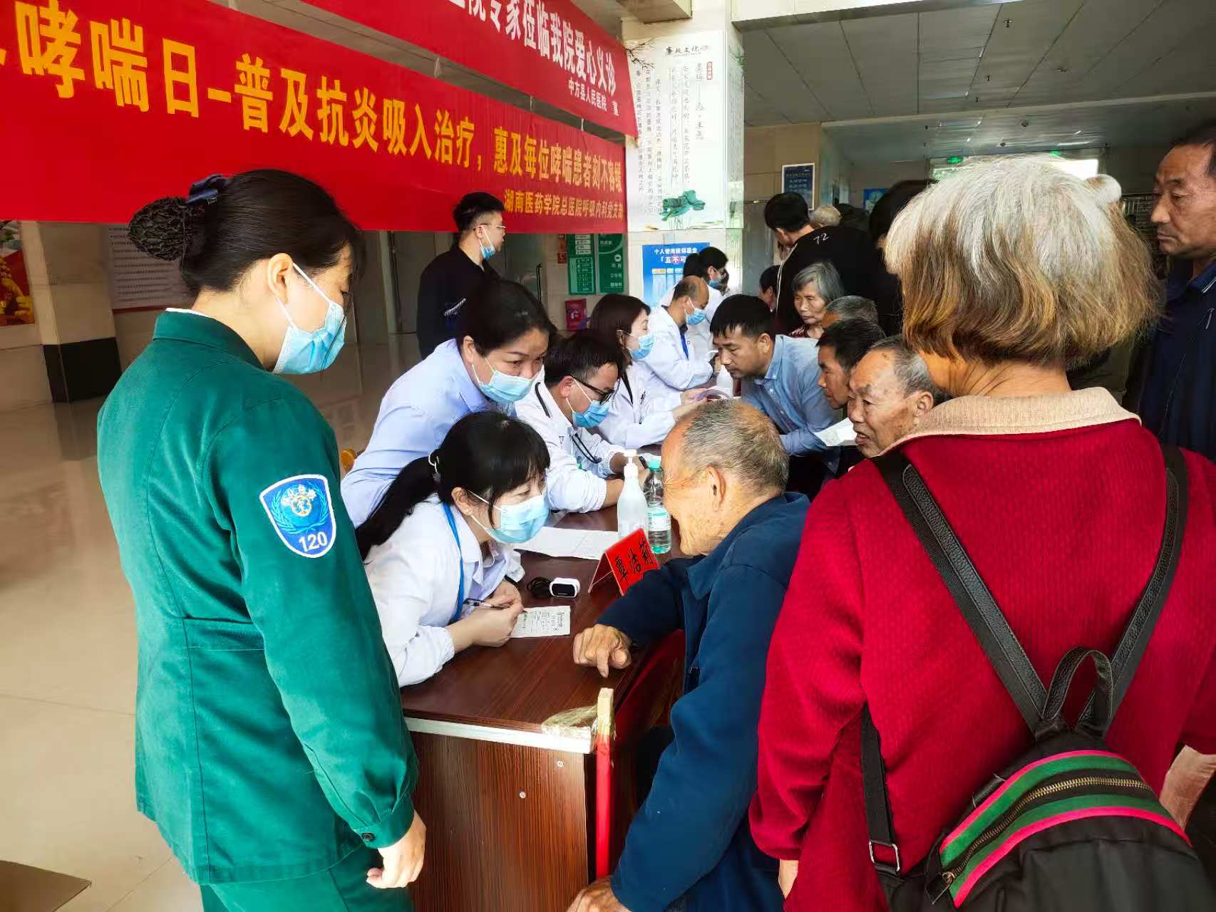 医联协作护呼吸，关爱哮喘零距离——湖南医药学院总医院与中方县人民医院成功举办“世界哮喘日”大型义诊活动