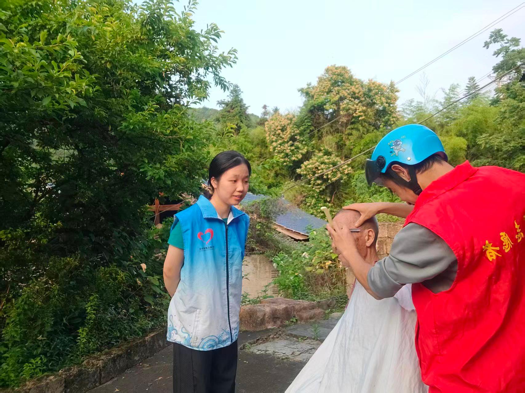 中方县铜湾镇民政社工站:暖心义剪传温情 贴心服务暖银龄