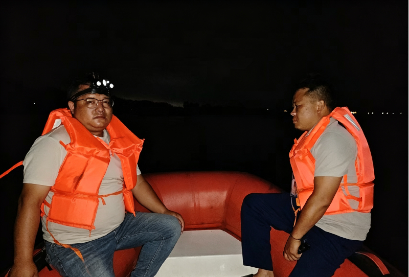 中方镇：深夜出击查获㵲水河非法捕捞船只及渔具