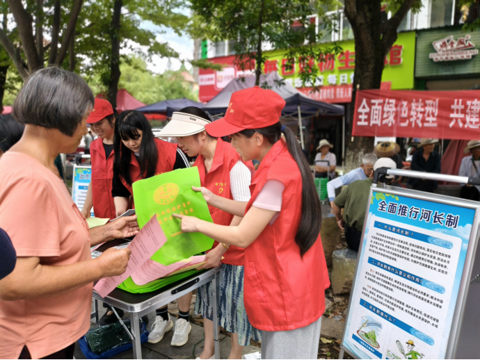 中方县志愿者协会：开展“六五”环境日主题宣传活动