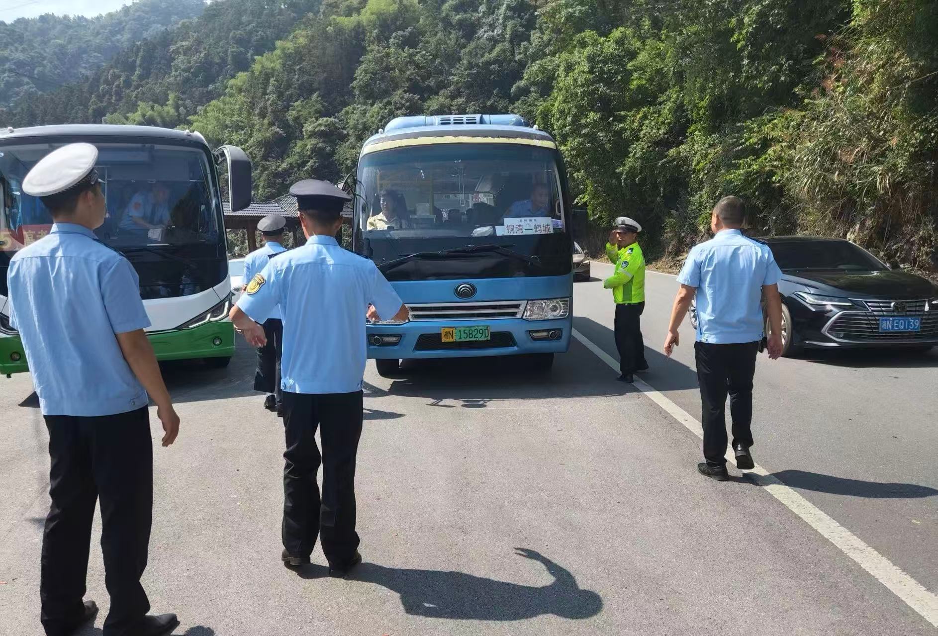 中方县新建镇：开展道路交通安全“百日攻坚”专项整治行动