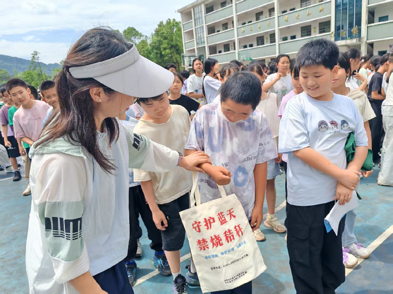 中方镇开展“六・五”世界环境日宣传活动