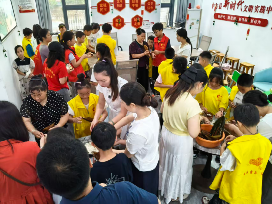 中方县志愿者协会开展我们的节日·端午节文明实践活动