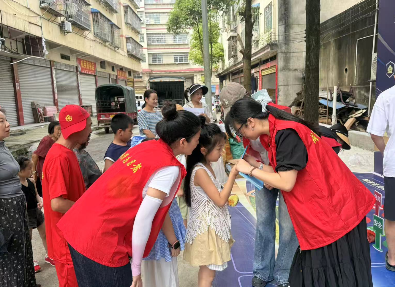 “讲” 到心坎上 “奖” 进菜篮里 —— 中方县“理响五溪”巾帼宣讲团创新开展安全生产宣讲活动