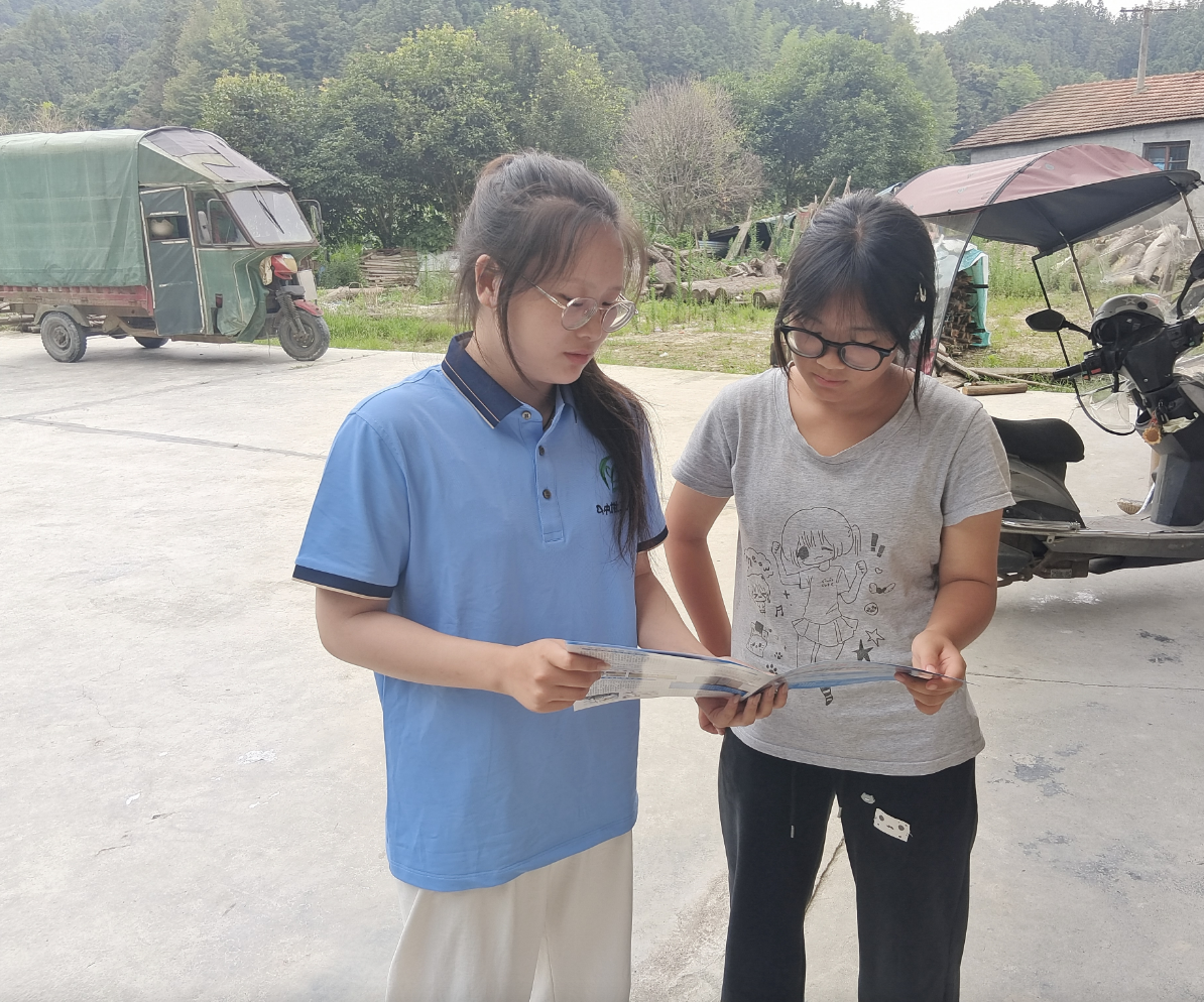中方县袁家镇民政社工站：社工入户开展防汛暖心关爱服务