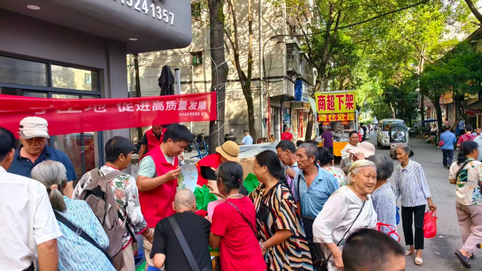 严守耕地红线 守护粮食安全 —— 中方县铜湾镇开展耕地保护专项宣传志愿服务