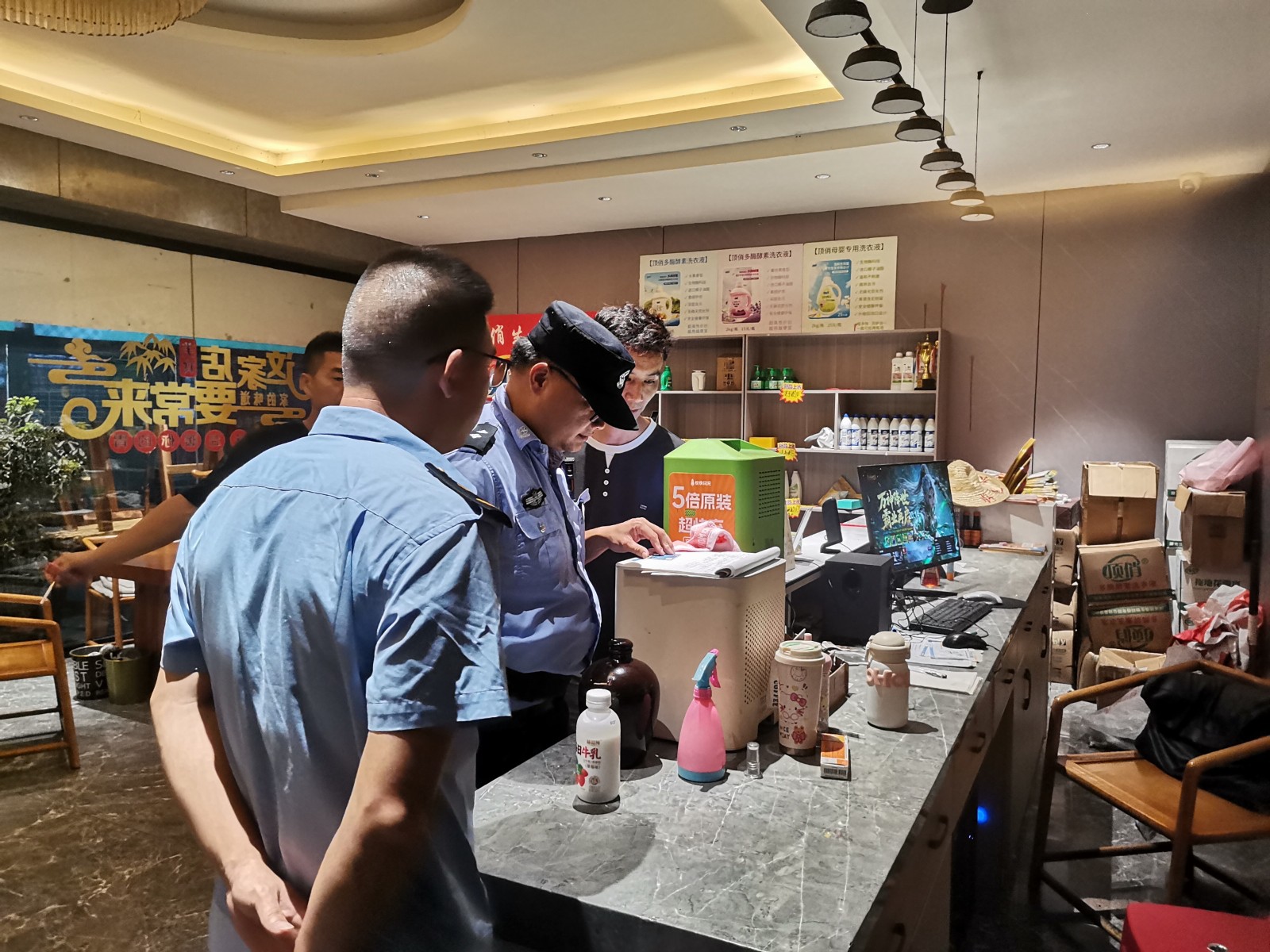 中方县铜湾镇开展消防安全夜间专项排查行动 筑牢辖区安全防线