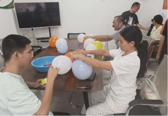 角色转换促康复 暖心生日架桥梁 —— 中方县社会工作服务中心探索精康服务互助新模式