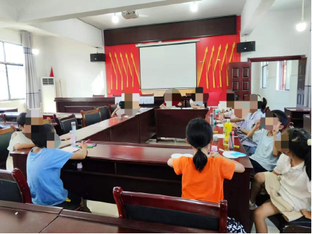 中方县接龙镇民政社工站：开展“益起童行·逐光成长”国风团扇活动