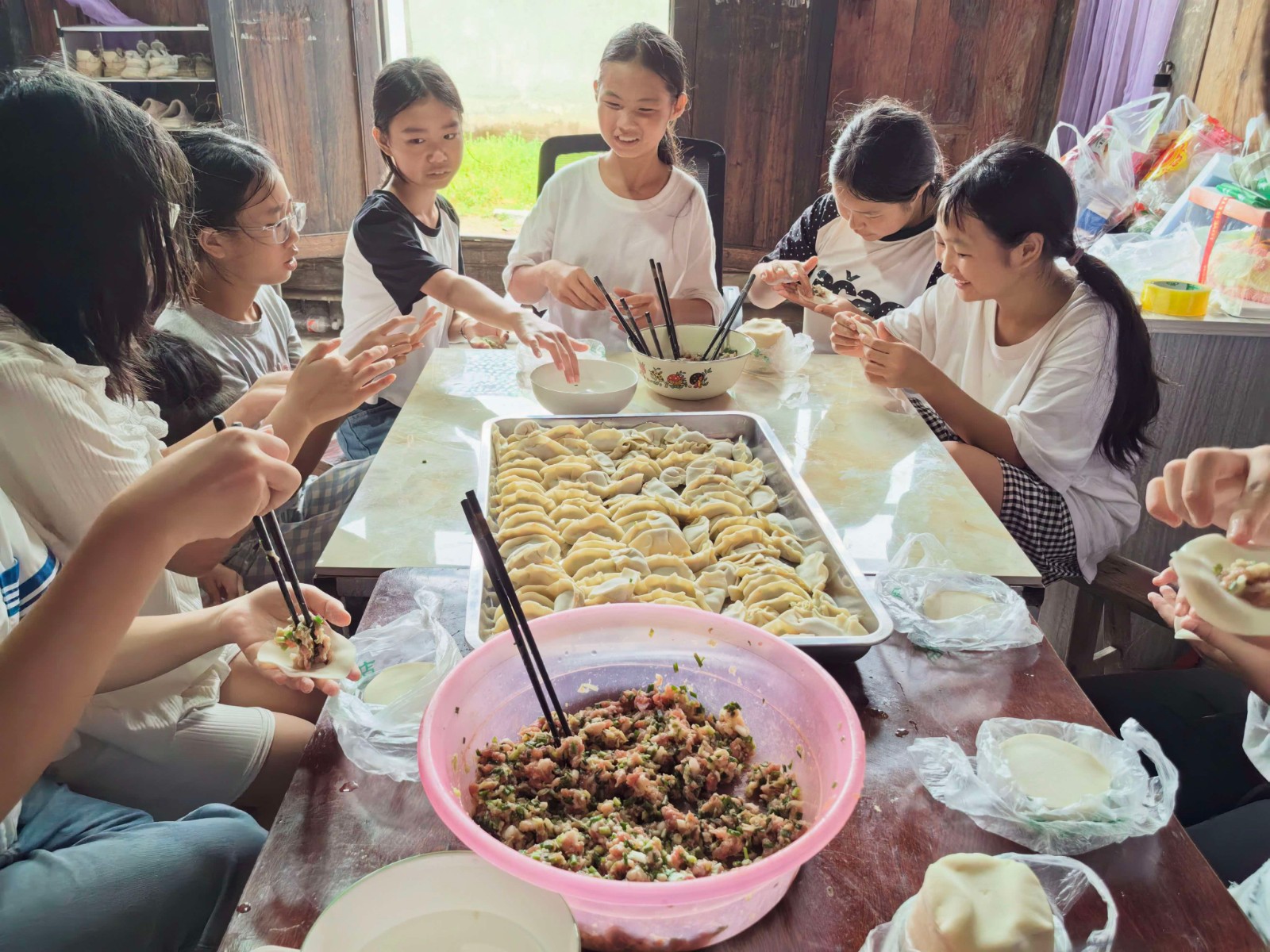 中方县新建镇：用心用情关爱困境儿童