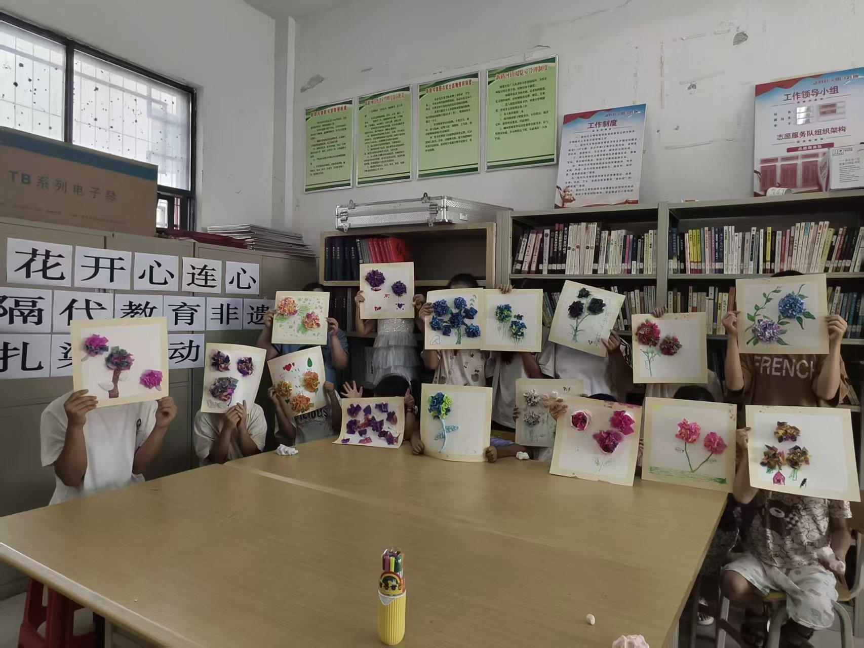 中方县新路河镇民政社工站： 开展“花开心连心”隔代教育助力留守儿童非遗扎染体验活动