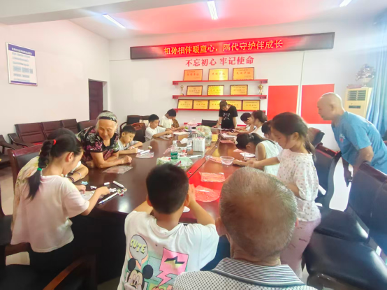 中方县铜湾镇民政社工站：祖孙相伴暖童心 隔代守护伴成长