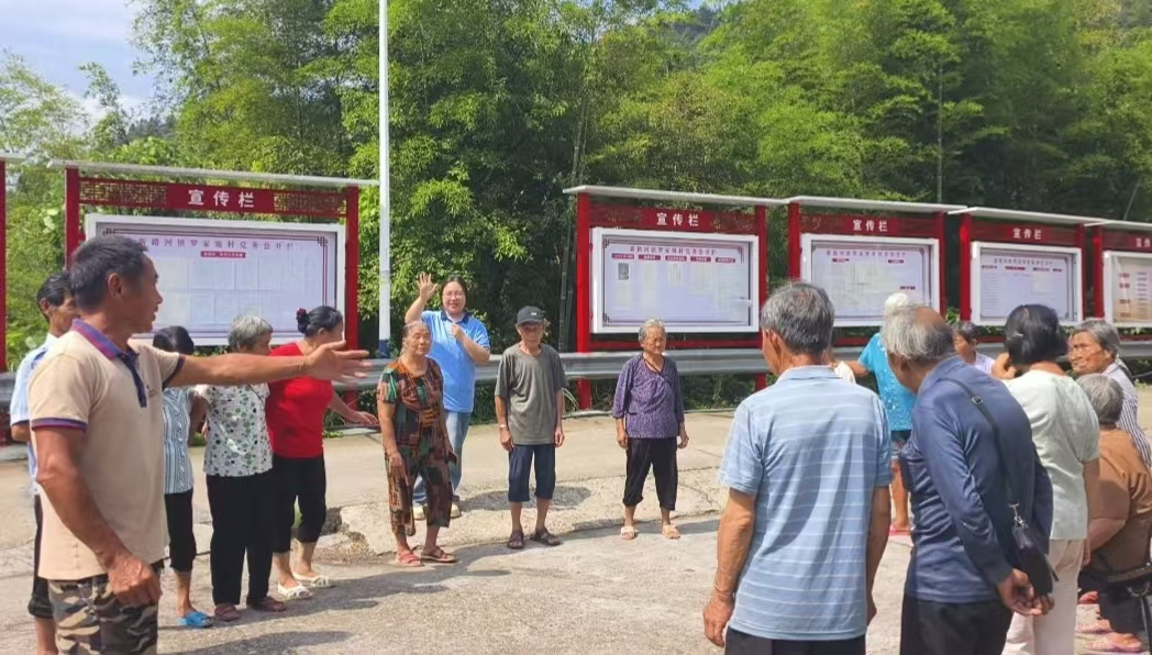 中方县新路河镇民政社工站： 开展"圈住幸福，乐享晚年"趣味活动