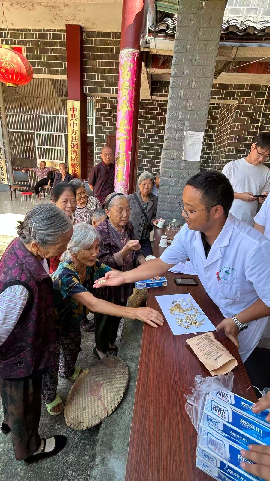 中方县铜湾镇：白露送医润心田 党群服务护健康