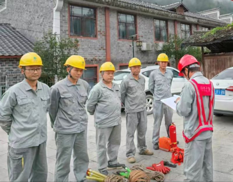 国网中方县供电公司：治理台区线路隐患 守护群众用电平安