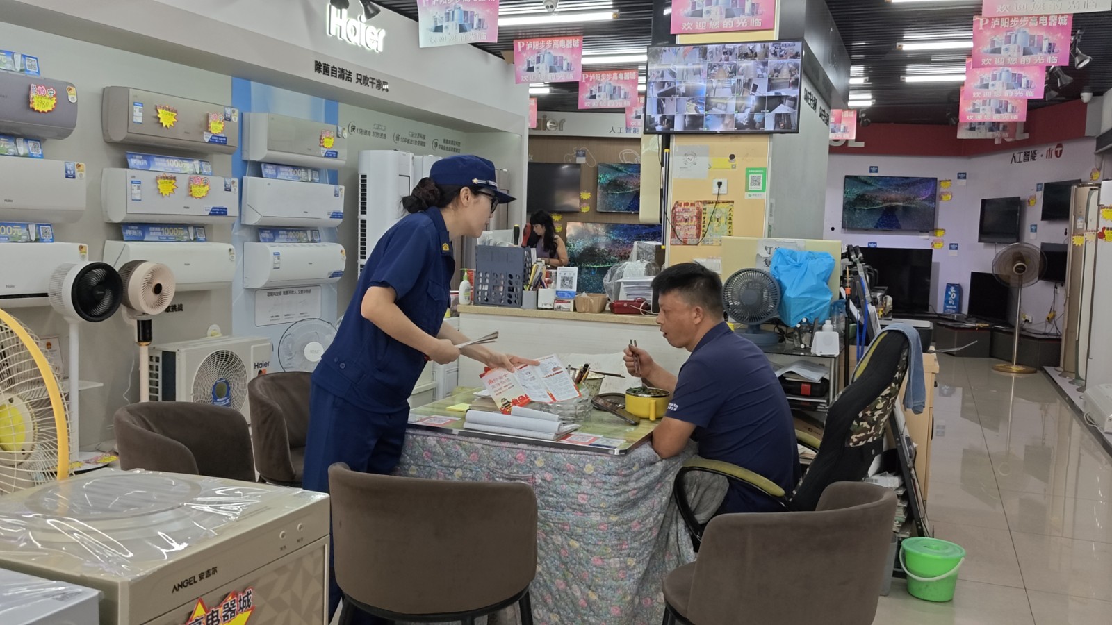 中方县消防救援大队开展沿街门店消防安全宣传