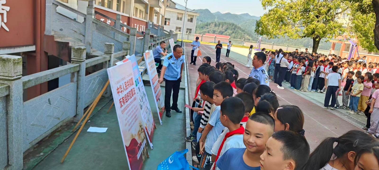 中方县新建镇：深入学校开展深化扫黑除恶专项斗争工作集中宣传活动