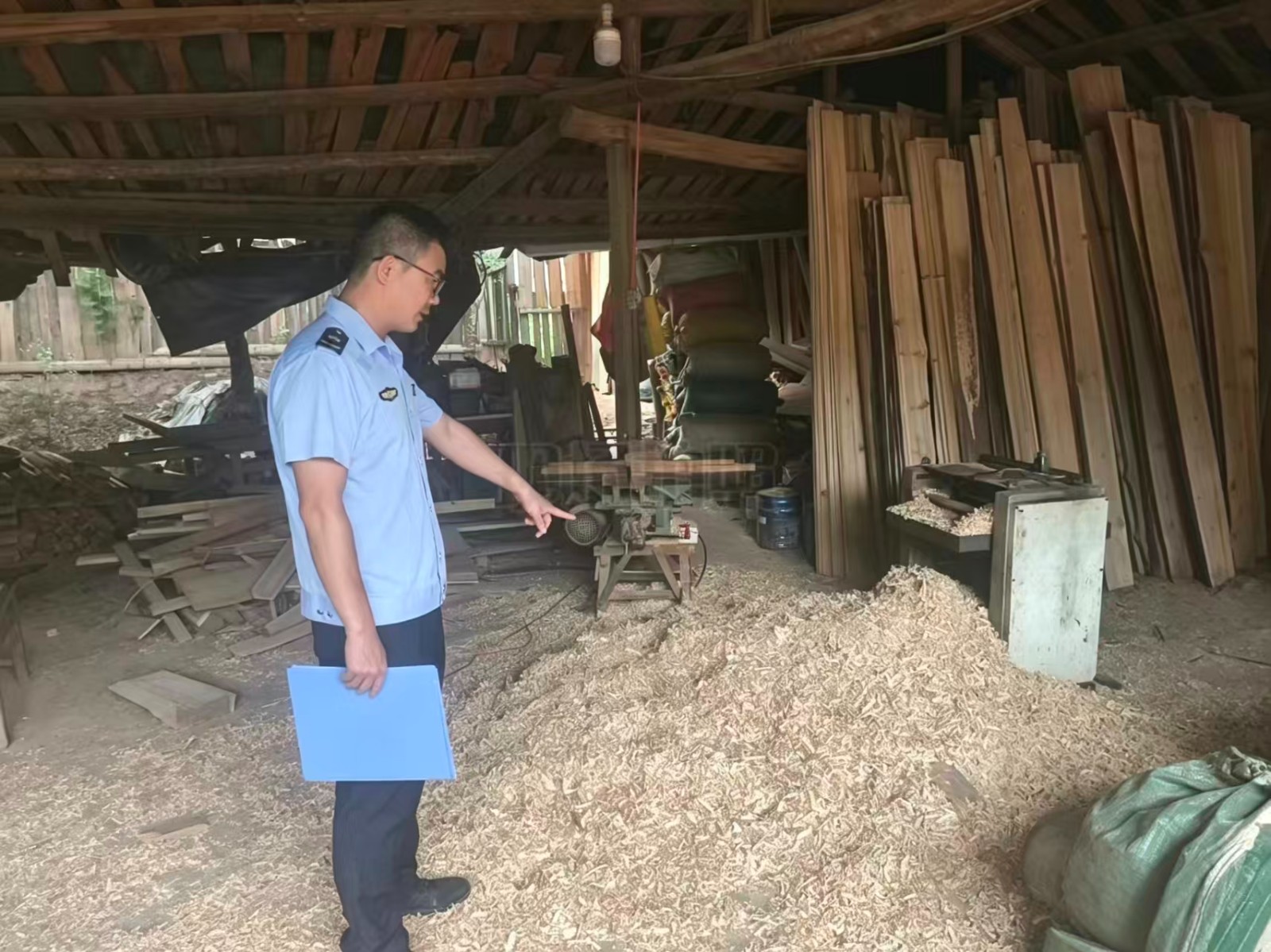中方县铜湾镇：抓实初秋防火排查，守牢重点场所安全