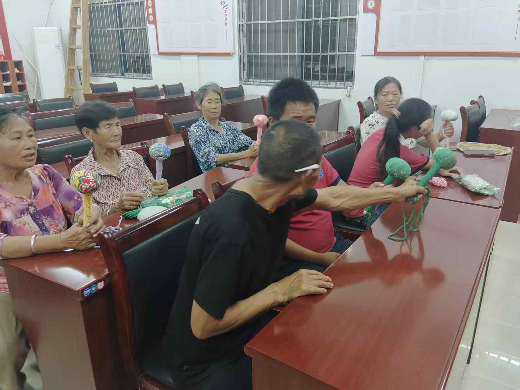 中方县袁家镇民政社工站开展：情暖重阳 康养相伴