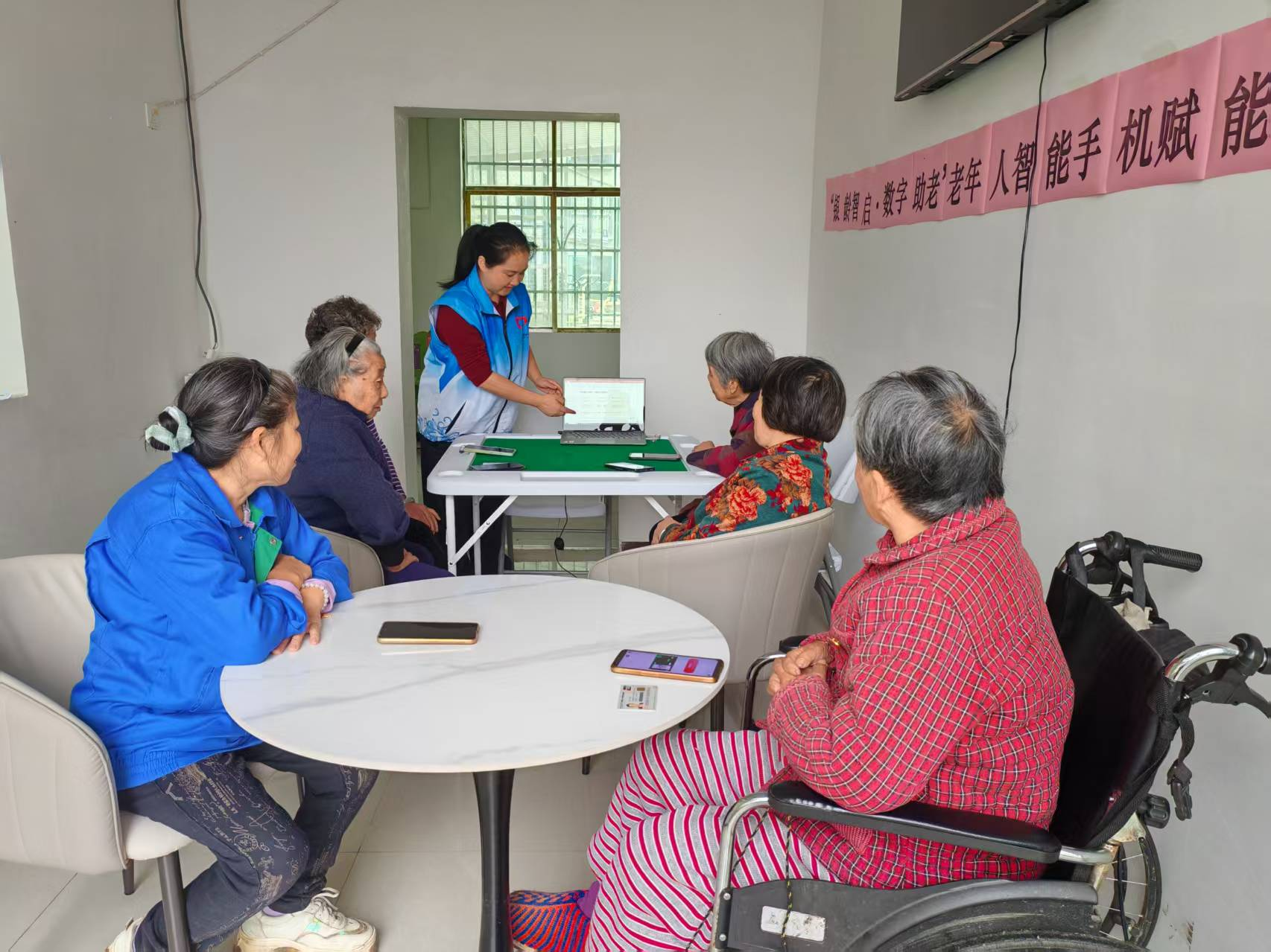 中方县桐木镇民政社工站：银龄智启数字助老